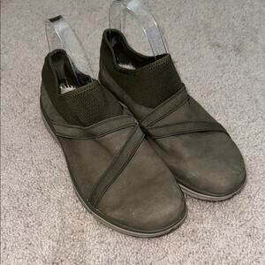 Merrell Zoe Sojourn LTR Q2 Dusty Olive Green Slip-On Shoes Women's 8